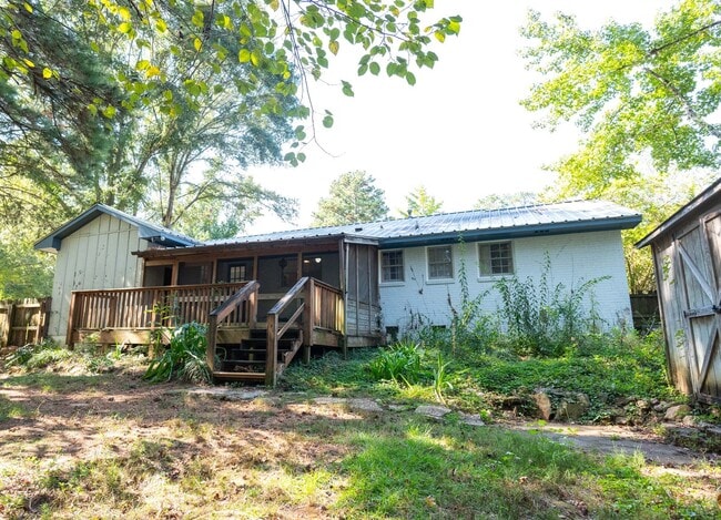 Building Photo - 882 Cherokee Rd