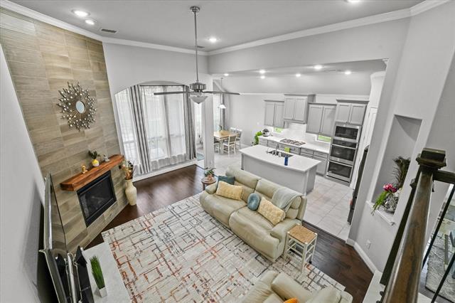 Building Photo - 352 Long Meadow Way