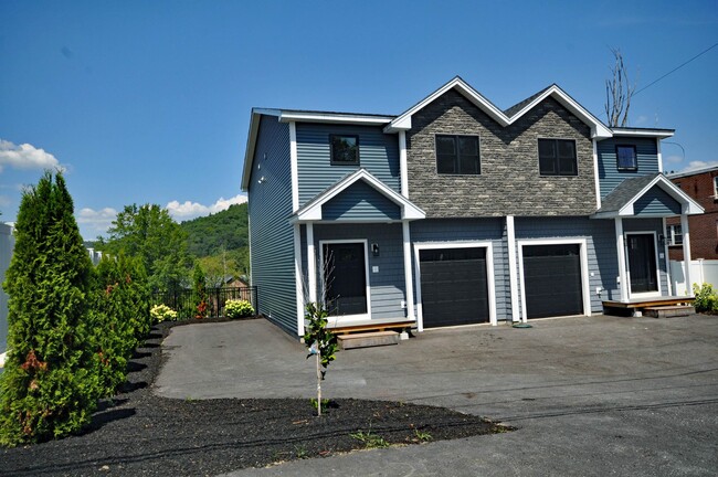 Building Photo - 40 Beech St