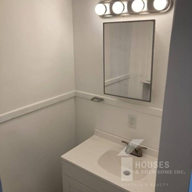 Building Photo - 18 21st St