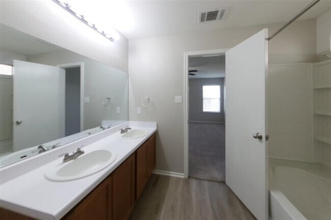 Building Photo - 302 Bird Dog Bend