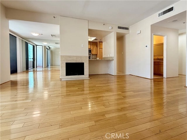 Building Photo - 600 W 9th St
