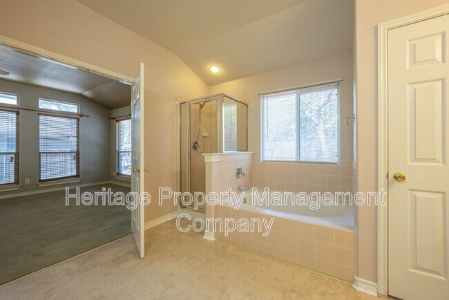 Building Photo - 1435 Bluff Forest