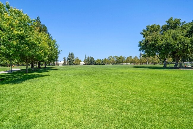 Building Photo - 3916 Promenade Way