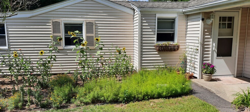 Front entry - 86 Forest St