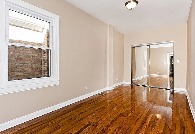 Building Photo - 536 E 88th Pl