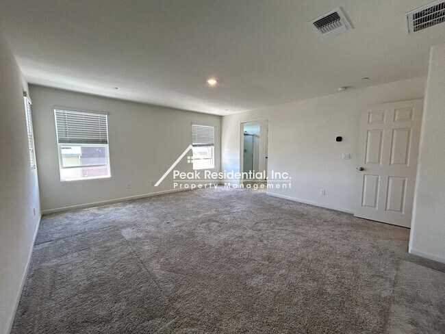 Building Photo - Beautiful Newer Folsom 4bd/2.5ba in Gated Community!