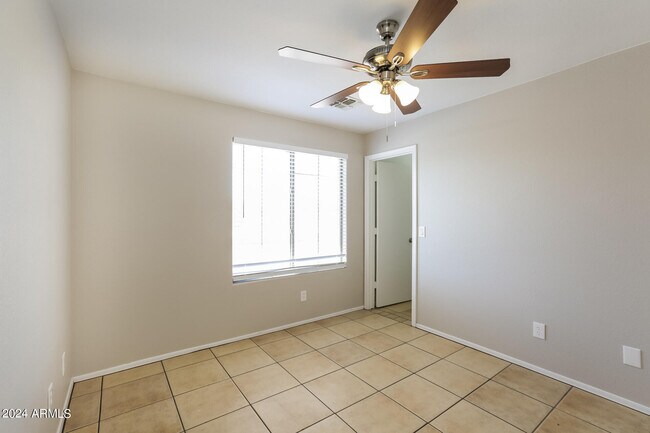 Building Photo - 2843 S 63rd Ln