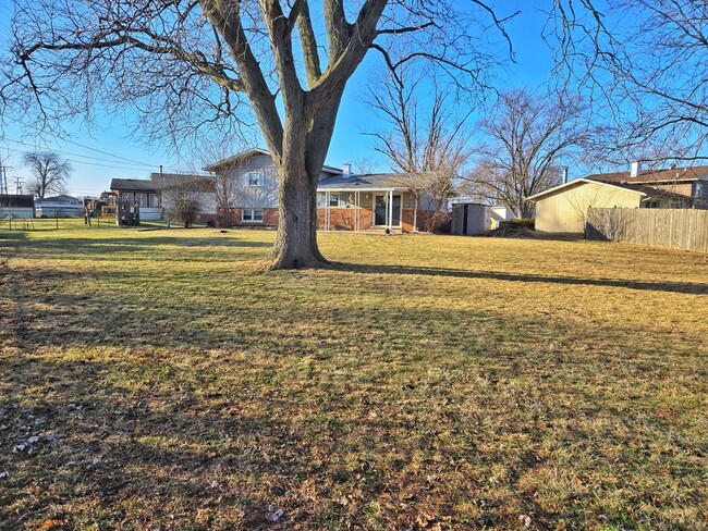 Building Photo - 15251 Colina Ave