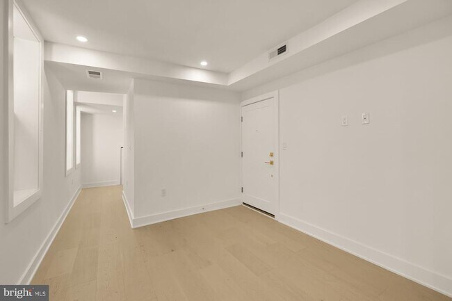 Building Photo - 2116 Kalorama Rd NW