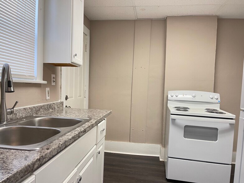 Building Photo - 16 Victory Ct