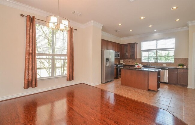 Building Photo - 3325 Clearview Cir