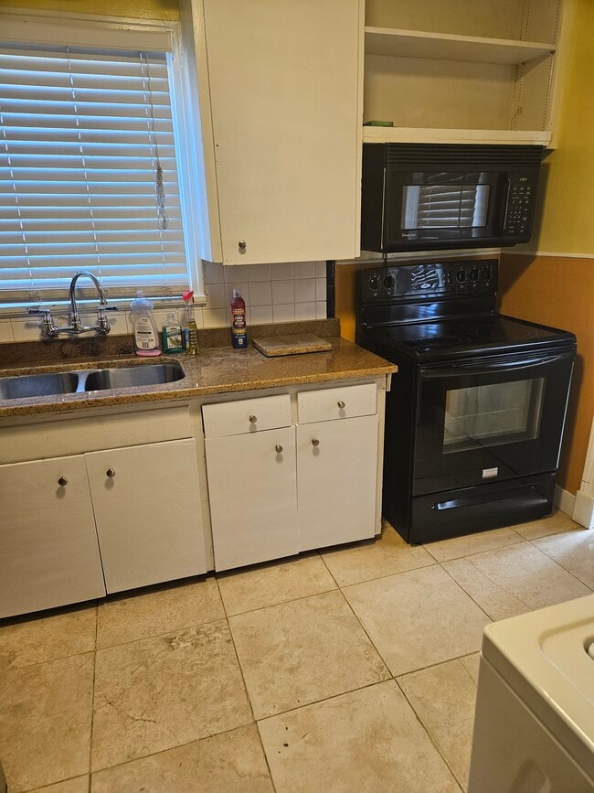 Building Photo - 3909 Patrick Ave