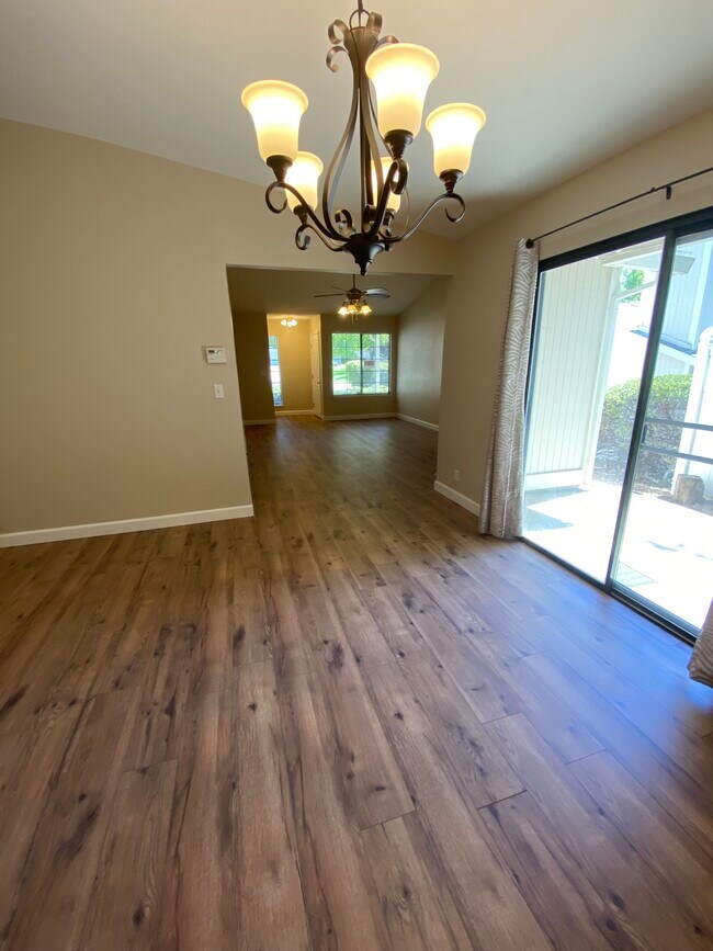 Building Photo - 2239 Country Villa Ct