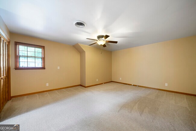 Building Photo - 104 Lake Somerset Dr NW