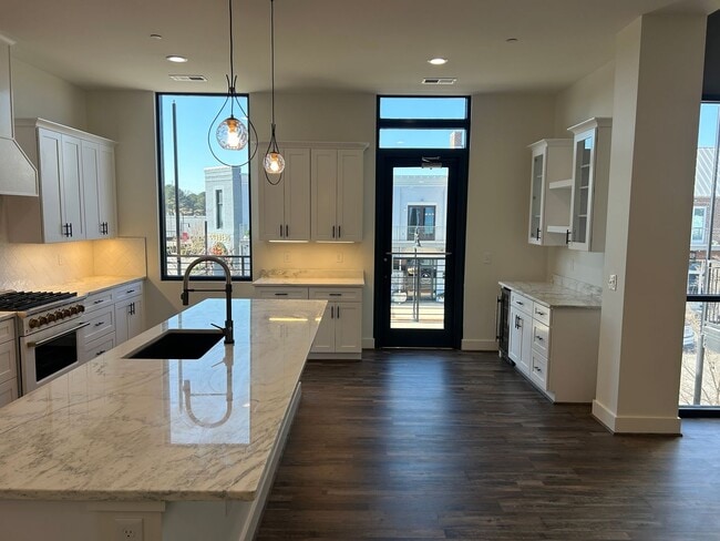 Building Photo - 165 Morrow Ave