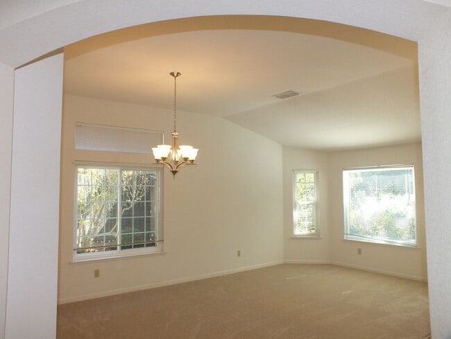 Building Photo - Natomas Station 3/2 ranch style home