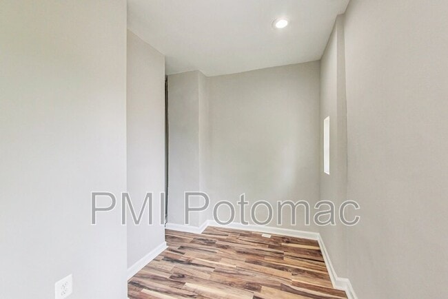 Building Photo - 834 N Stricker St