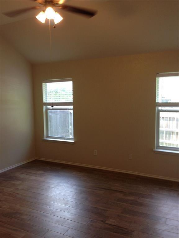 Building Photo - 104 N Treasure Oaks Dr