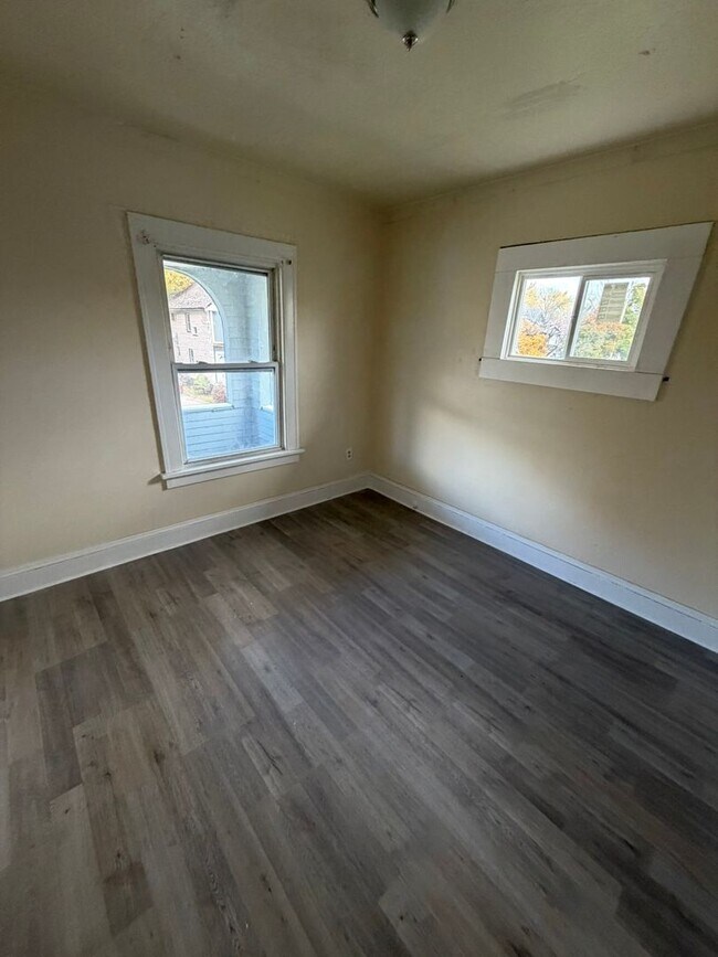 Building Photo - 12706 Parkhill Ave