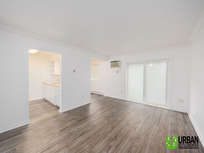 Building Photo - Modern 1 bedroom condo with garage for ren...