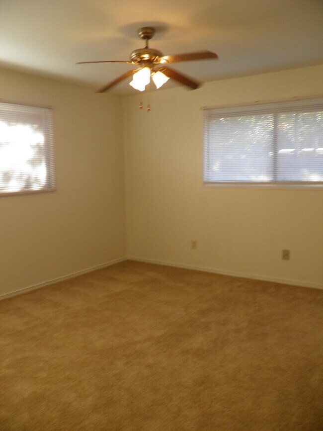 Building Photo - 103 Alden Dr