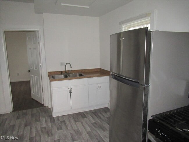 Building Photo - 118 W Glendale St