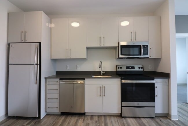 Primary Photo - 160 Washington St