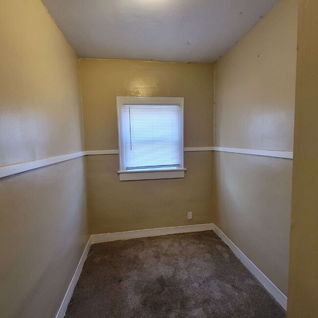 Building Photo - Near West / Bike to Downtown