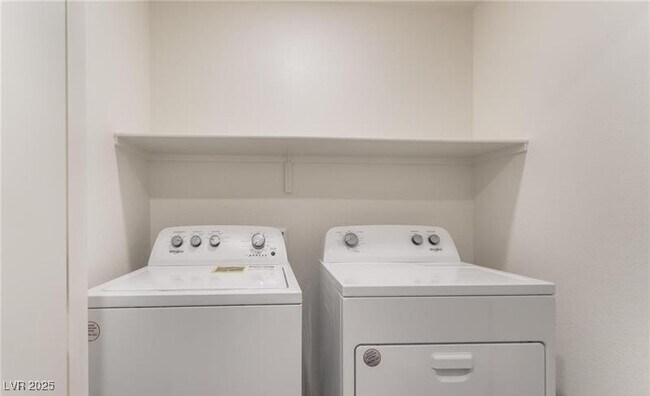 Building Photo - 6956 Honor Hl St