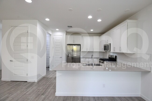 Building Photo - 8923 W Solano Dr