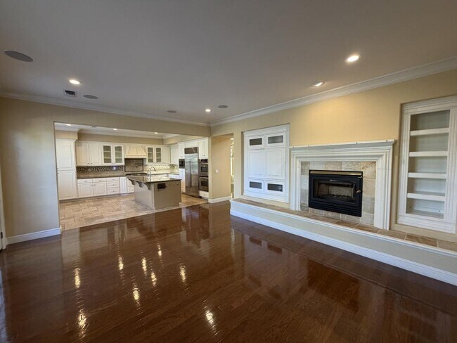Building Photo - 128 Regent Dr