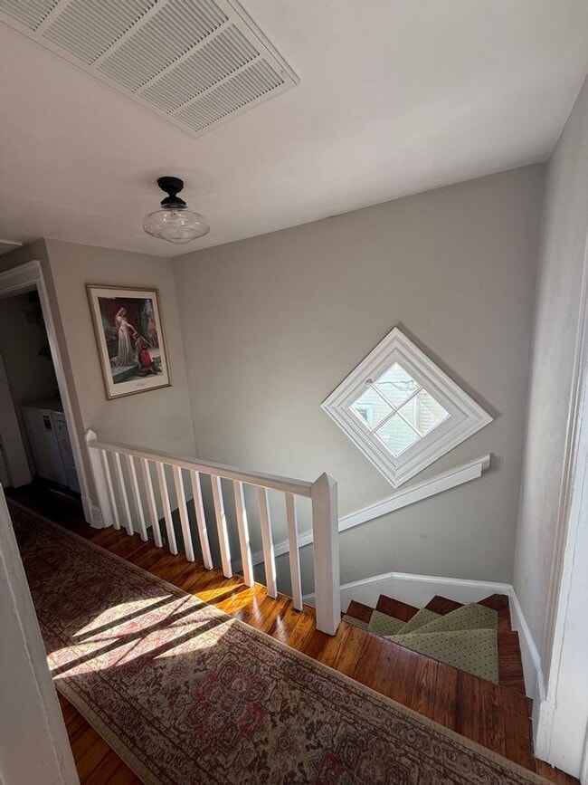 Building Photo - Cozy & Updated - 3 BR home in Old SW!