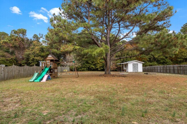 Building Photo - Farmhouse-Style Home Minutes from the Water | No HOA