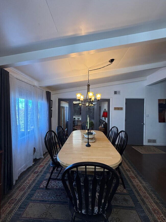 Building Photo - Stunning Fully Furnished 3 Bed-3 Bath Home with Den - Over 2300 Sq Ft.