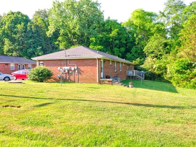 Building Photo - 1432 McCan Dr