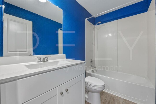 Building Photo - 220 Wonderful Life Way