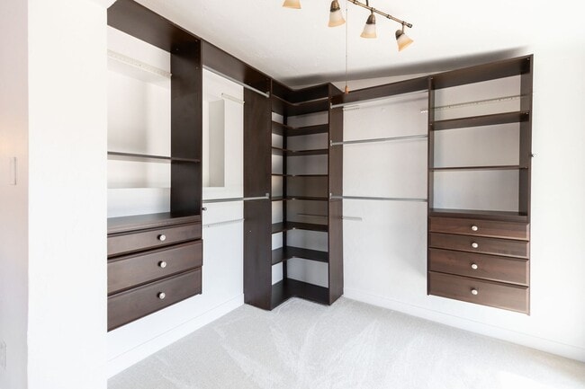 Building Photo - $500 off move in if signed by Labor Day!! ...