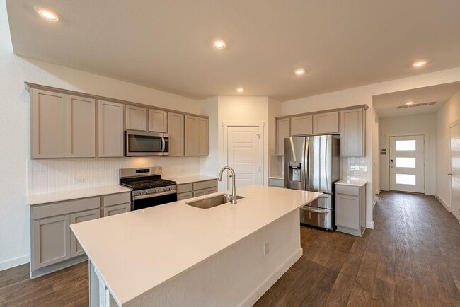 Building Photo - 2901 Louris Ln