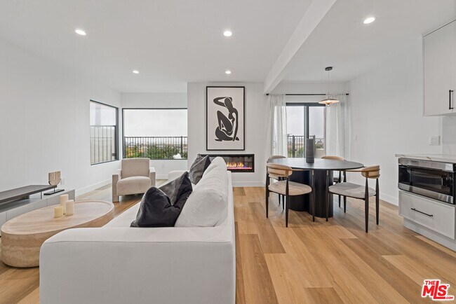 Building Photo - 3305 Ocean Front Walk
