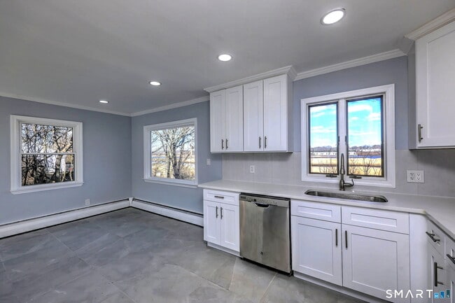 Building Photo - 206 Bridgeview Pl