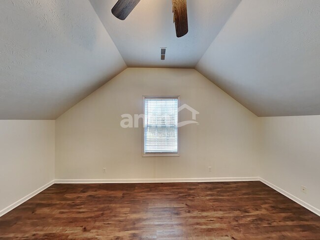 Building Photo - 204 Creekwood Drive