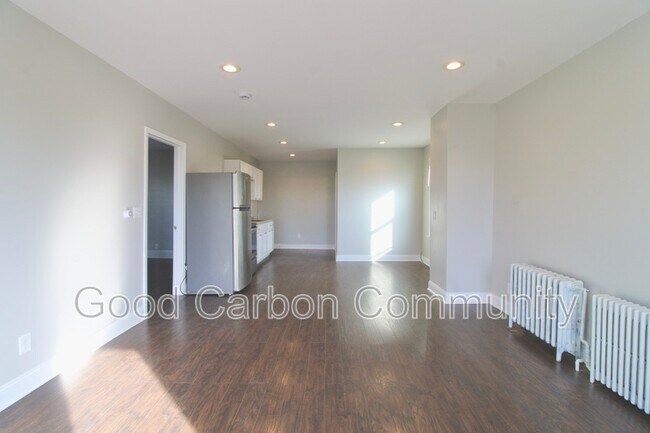 Building Photo - 765 Oliver St