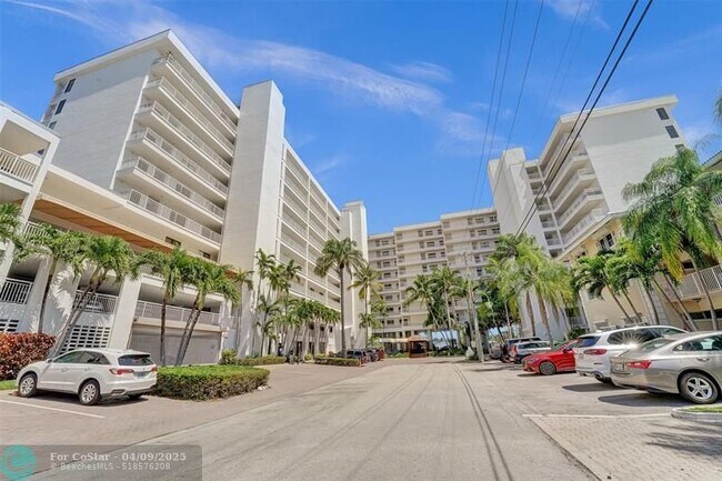 Building Photo - 3100 NE 48th St