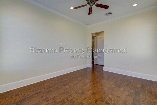 Building Photo - 2769 Freund St