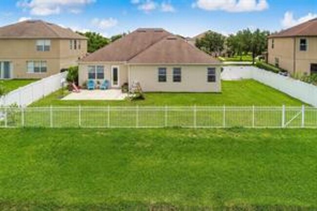 Building Photo - 3 Bedroom 2 Bath with a flex space in Stevens Plantation