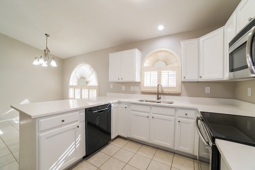 Building Photo - 15345 W Lea Ln
