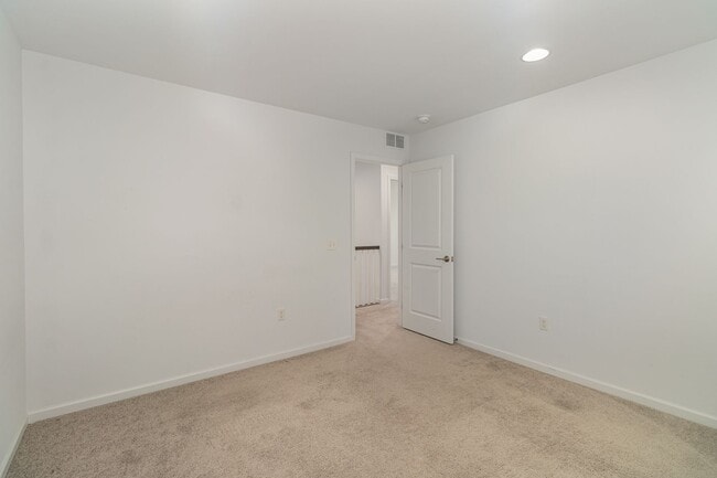 Building Photo - 66 Avery Wy