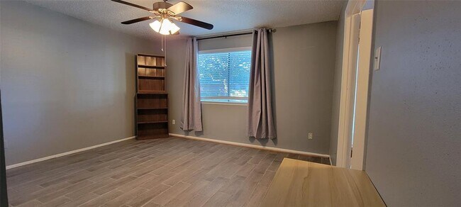 Building Photo - 6604 Montauk Dr