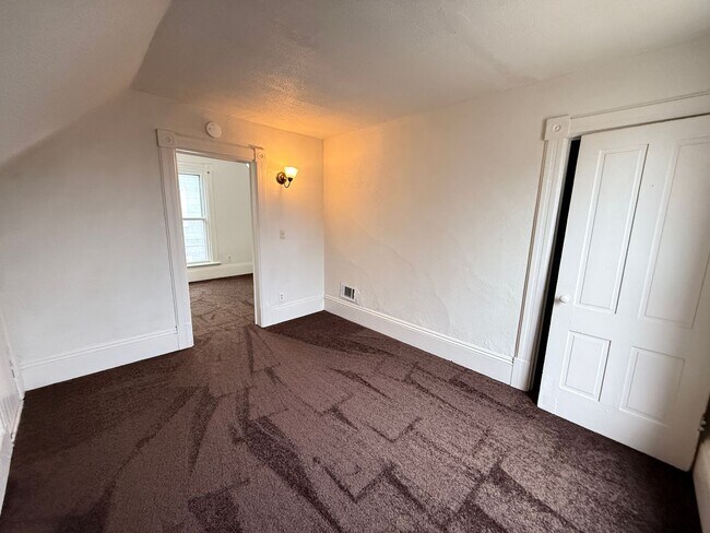 Building Photo - Spacious 3-Bedroom Single-Family Home-Near Hospital- Jackson, MI